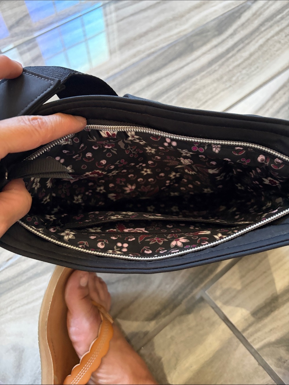 Vera Bradley Black Quilted Messenger Bag with Dual Zip Pockets - Picture 3 of 3